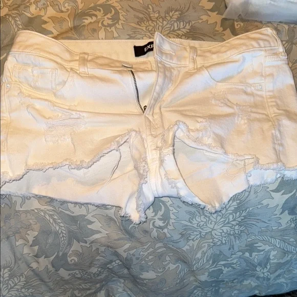 Women's Express White Distressed Shorts Sz 8 - Picture 4 of 7